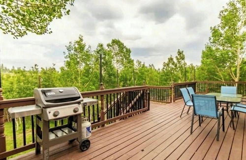 Michigan Hill House | Spacious Ski Chalet W Indoor Hotub, Views & Sep Private Suite!