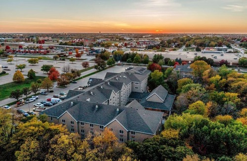 Johnston Hotel | Spacious Stay w/Pool and Hot tub Access | 0.5 mi to De Rice Asian Cuisine