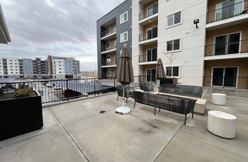 Draper Apartment | Spacious Tropical Themed 2bd 2ba