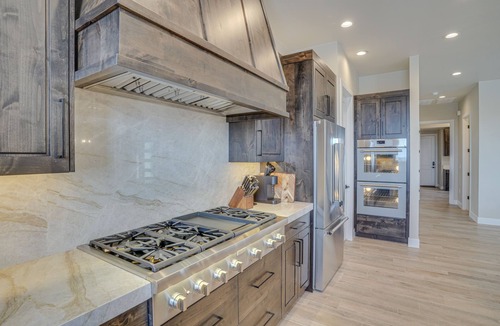 Brian Head Cabin | Spacious Utah Escape w/Balcony & Mountain Views!