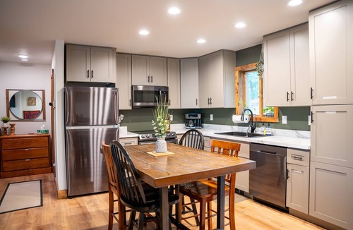 Matamoras House | Spacious Waterfront KING BED
