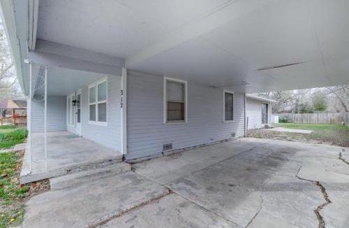Wichita House | Spacious West Side Home away from Home!