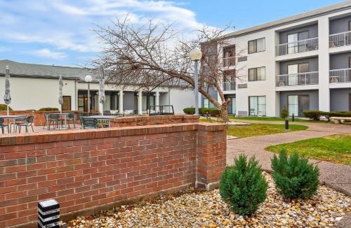 Bettendorf Hotel | Spark by Hilton Bettendorf Quad Cities