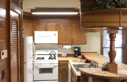 Steamboat Springs Condo | SPECIAL HOLIDAY RATE! On free city bus route! Lots of amenities! LCSTR20250634