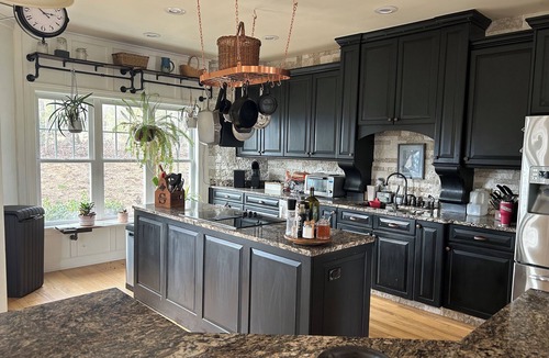 Franklin House | Spectacular long range views! 5 minutes from Franklin. Private w/paved driveway.