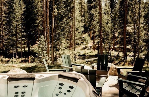 Warrior's Mark Boat Rental | Spectacular Luxury Cabin with Jacuzzi and Breathtaking Design Spaces in Colorado