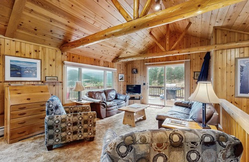 Estes Park Cabin | Spectacular Rocky Mountain views with a furnished deck & gas grill