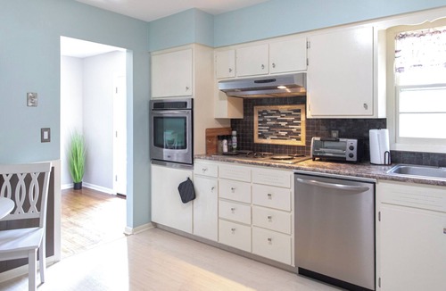 South Central Omaha House | Splendid MidMod -Mid town - enjoyment and comfort