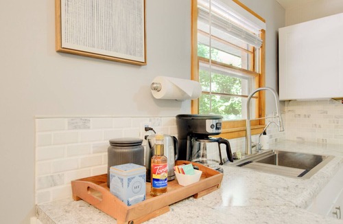 Manhattan House | Stadium Station | MHK - Walk to Sports Complex!