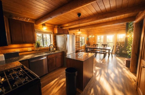 Valley of the Sun Cabin | Stained Glass Cabin Arcade~HotTub~EpicViews~Dogs