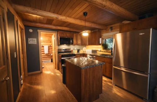 Valley of the Sun Cabin | Stained Glass Cabin Arcade~HotTub~EpicViews~Dogs