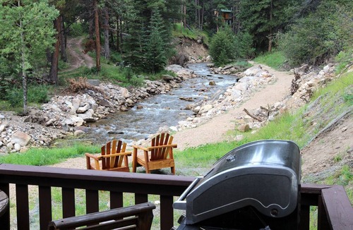 Estes Park Cabin | Stand Alone Cabin with River Views from your Personal Hot Tub