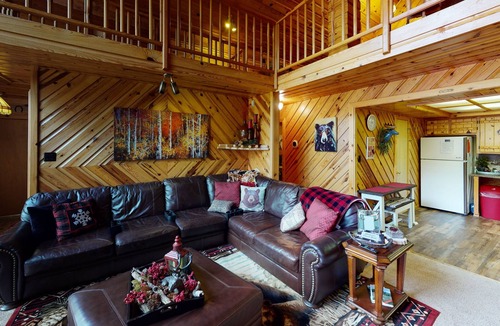 Red River Cabin | Standing Bear Lodge in the Upper Valley
