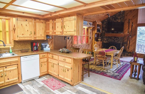 Red River Cabin | Standing Bear Lodge in the Upper Valley