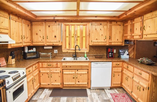 Red River Cabin | Standing Bear Lodge in the Upper Valley