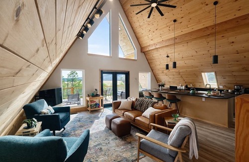 Jasper Cabin | Starfall A-Frame Hot tub + View + Firepit