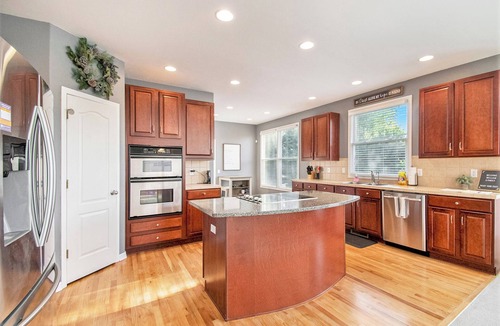 Bellevue House | Stay and Play Retreat - Family Home and Game Room