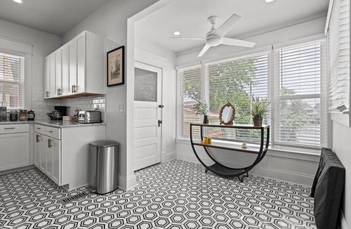 Hanover Place House | Stay on Main Mini - Home Near Plaza, Westport & Downtown