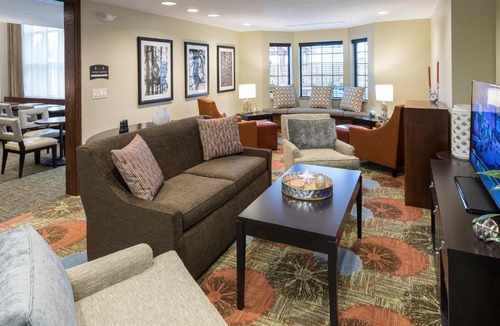 West Omaha Hotel | Staybridge Suites Omaha West by IHG