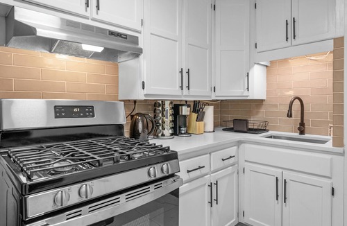 Westport Apartment | Steps from KU MED: Renovated Haven Perfect for Long Stay