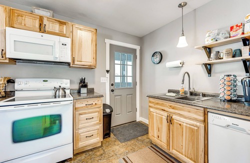 Drake Cottage | Steps to Estes Lake: Mtn-view Hideaway w/Hot Tub!