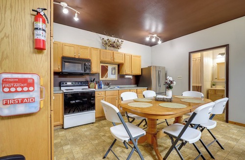 Fairport Cabin | Steps to Fishing Pond! Country Cabin in Maysville