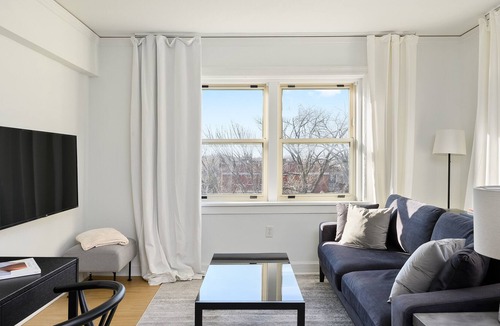 Midtown - Westport Apartment | Steps to Shops, Eats | Easy Access + W&D | Zencity