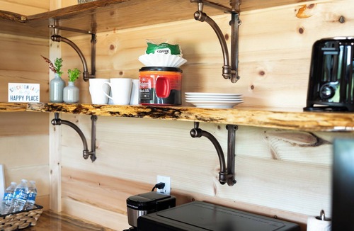 Stockton Cabin | Stockton Lake Dam Cabin with Hot tub! Less than 0.25 miles from the Lake