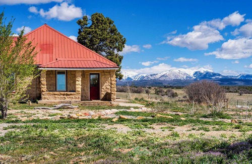 Hesperus House | Stone House — Historic Charm, Modern Soul, Mountain Views