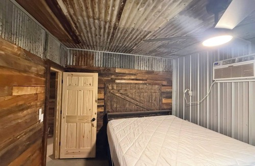 Board Camp Cabin | Stone Mountain Off Wolf Pen Gap Trails, Industrial Design 2 Bedroom 2 Bath Cabin