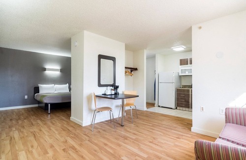 Plano Hotel | Studio 6 Plano, TX - Dallas - Plano Medical Center