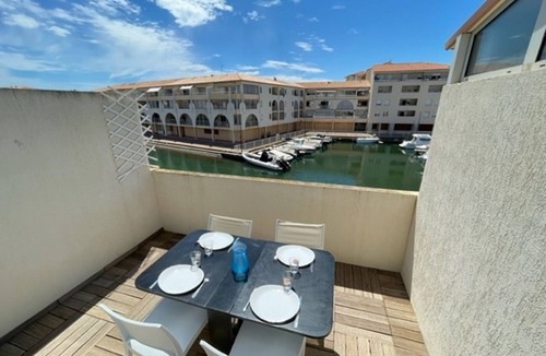 Sete Apartment | Studio cabin in Sete with terrace and air conditioning