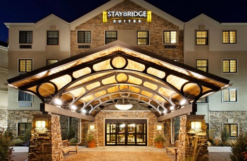 Rochester Apartment | Studio Suite | Free Breakfast + Pool & Hot Tub + Near Mayo Clinic!