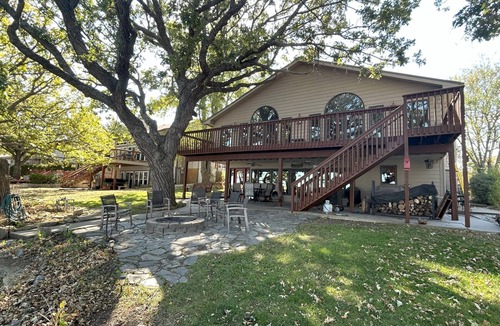 Alma House | Stunning 6Bedroom Lakefront Lodge on Beautiful Lake Wabaunsee-WiFi,Blackstone,AC