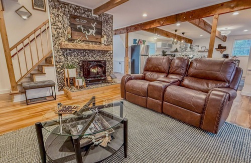 Pottsboro Cabin | Stunning A-Frame | Hot Tub + Woods + Walk to Lake