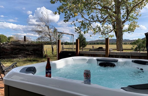 Saratoga Cottage | Stunning Cottage with Fire Pit in Saratoga, Wyoming