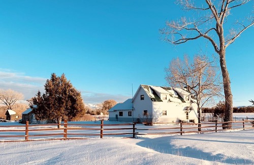Saratoga Cottage | Stunning Cottage with Fire Pit in Saratoga, Wyoming