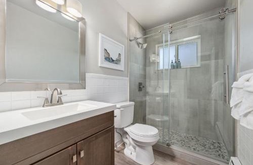 Old Town Apartment | Stunning Downtown Condo - 5 min walk to Old Town!