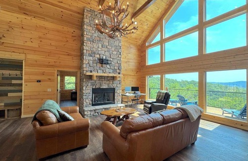Sylvan Shores House | Stunning Lake Views · 3BR Cabin · Eureka Springs