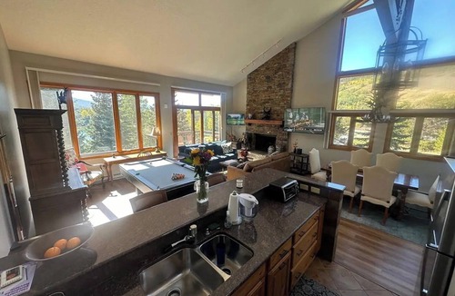 Lakeside Village Apartment | Stunning Skiers Paradise for Family Fun