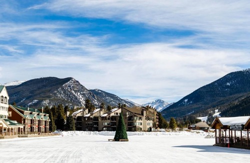 Lakeside Village Apartment | Stunning Skiers Paradise for Family Fun