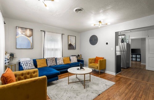 Midtown - Westport Apartment | Stylish 1BR Near Westport/Ideal 4 Long Stays
