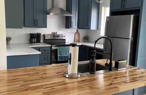 Overland Park House | Stylish 2BR Near hwy Advent HealthDowntown OP