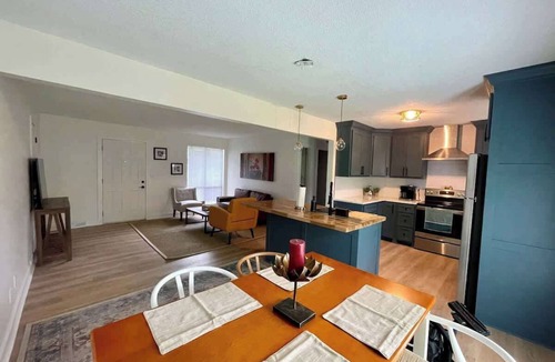 Overland Park House | Stylish 2BR Near hwy Advent HealthDowntown OP