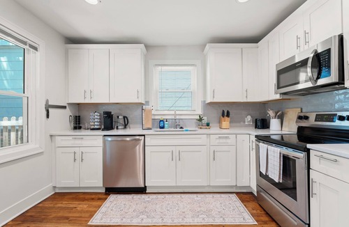 Southmoreland Apartment | Stylish 2BR Retreat in Hyde Park KC Near Plaza