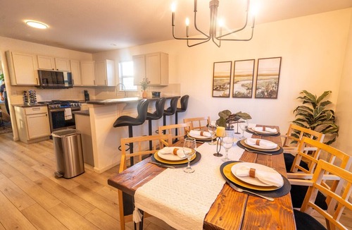 Grandview House | Stylish 4 Bdrm Home - Sleeps 16