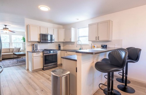 Grandview House | Stylish 4 Bdrm Home - Sleeps 16