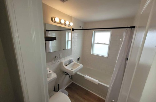 Joslyn Castle Apartment | Stylish Apartment Near Blackstone & Omaha Attractions