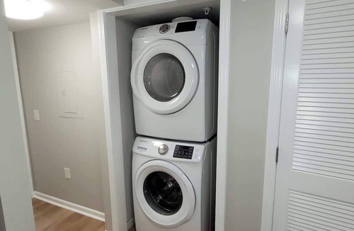 Joslyn Castle Apartment | Stylish Apartment Near Blackstone & Omaha Attractions