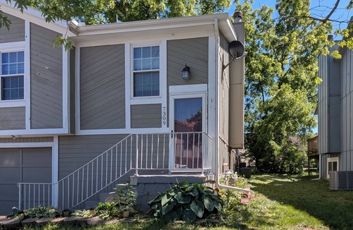 Mission House | Stylish Duplex w/Garage 15 Min to Downtown KC